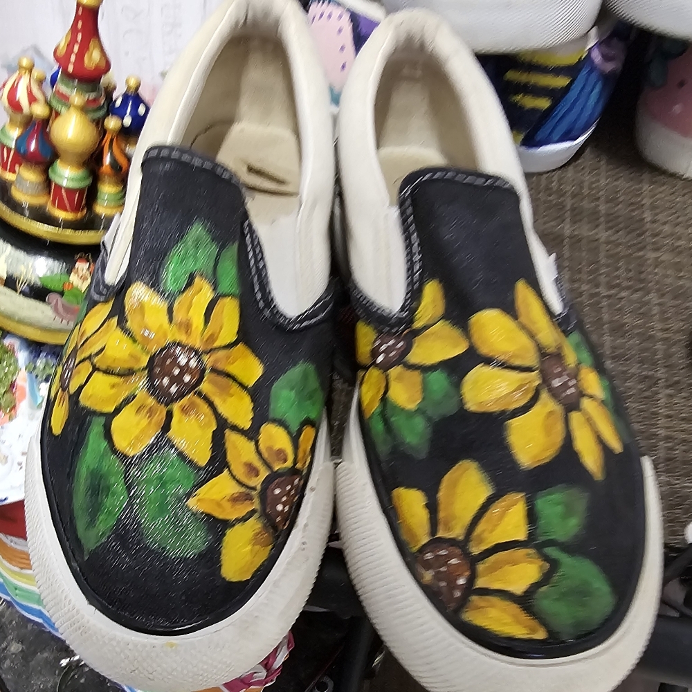 Handpainted Sunflower Slip-On Mudd Sneakers Size 7.5